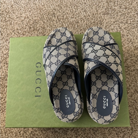 Gucci GG Platform Slide Sandals - Picture 5 of 6